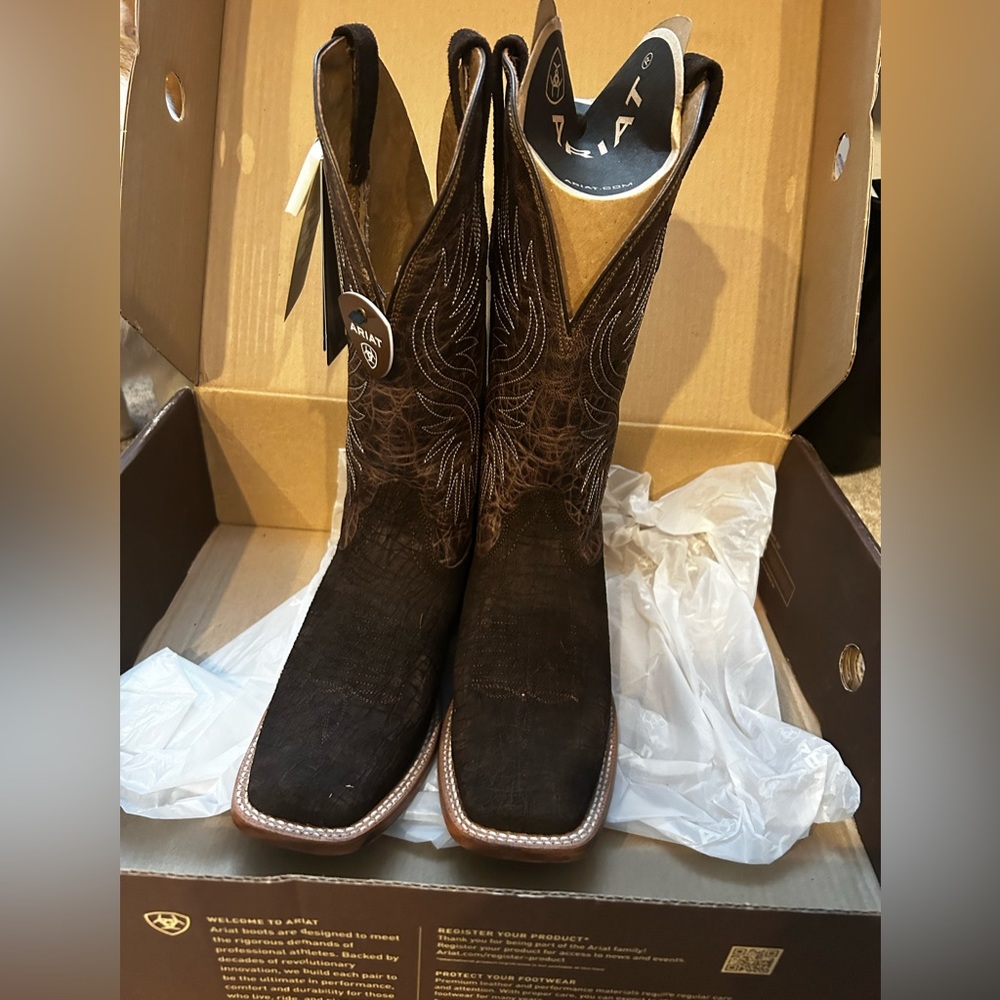 7.5D Ariat Western Boots